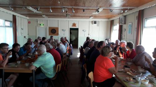 De dee;enemrs aan de tocht van Lenie Manien aan de luch ons aangeboden door het buurtschap De Driehoek