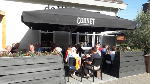 Lekker lunchen op het terras van De Watertoren in Steenbergen