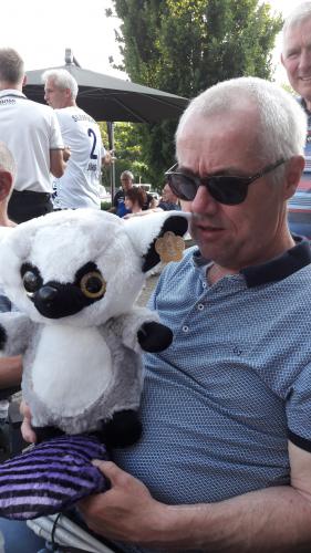 Eric met de tweede trofee die MArk geschoten heeft. Een mooi Koala beertje