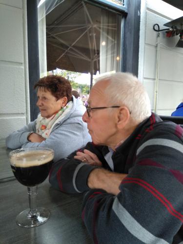 Rinus en Lenie genieten nog even na met een lekker drankje na afloop van de tocht van Ger