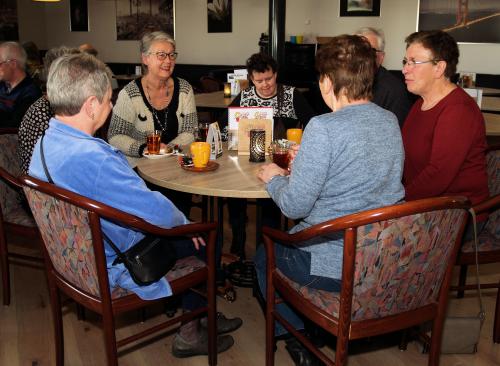 Na afloop even bijpraten onder het genot van een drankje