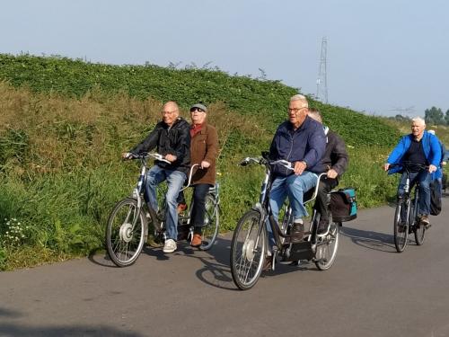 Links Herman met Ger, midden Piet met Jac en rechts Herman met Ger