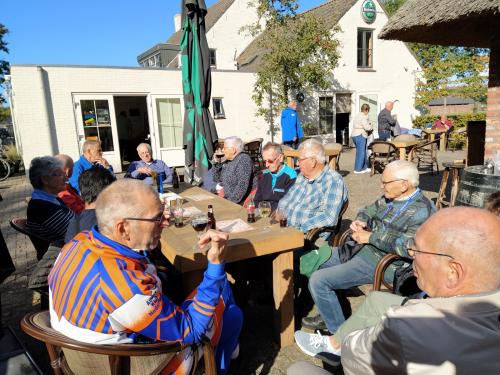 Na afloop nog even in het zonnetje genieten van een drankje