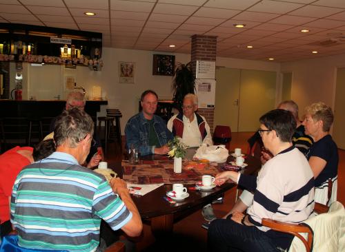 Zoals altijd voor aanvang van de tocht, even tijd voor de koffie met een lekkere koek 