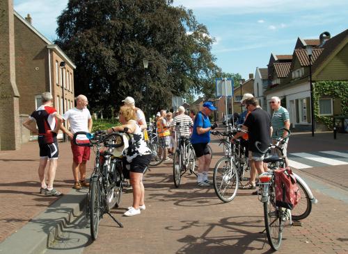 Een korte pauze bij de kerk ain Schijf