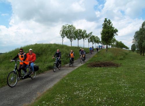 Een mooi plaatje. Een kleine afdaling in het park in Oud-Gastel. 