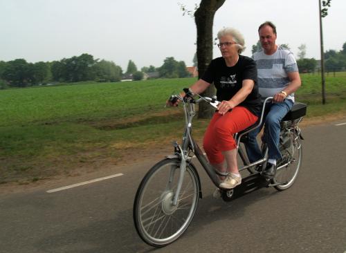 Ger met zijn voorrijdster tijdens de tocht vanuit Lepelstraat.