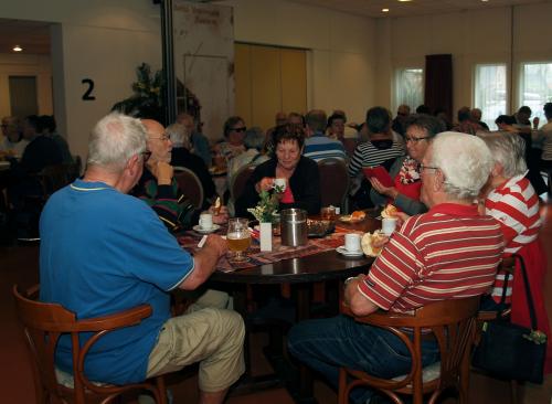 De deelnemers lieten zichde aangeboden lunch goed smaken