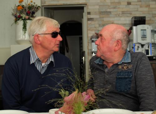 Onze Belgen Frans en Pierre moeten even bijkletsen