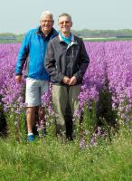 Ook Piet en Jac gingen voor het bloemenveld op de foto