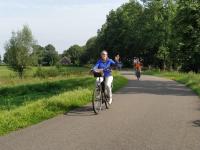 Ook Anneke Kleppe had het naar haar zin. Lekker fietsen op een mooie zaterdagmorgen
