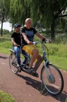 Gerard met Hossam op de tandem