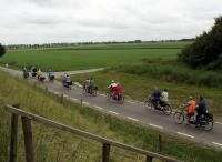 Weids uitzicht langs de dijk van het Schelde-Rijnkanaal