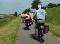 Als je een foto wil maken moet je natuurlijk wel opletten ander is het Vigeta-peloton zo voorbij en zie je alleen nog ruggen