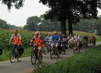 Het Vigeta-peloton geniet van een mooie tocht