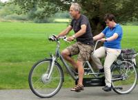 Johan met Esmeralda op de tandem