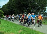 Het Vigeta-peloton geniet van de mooie tocht