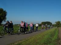 Genieten van de mooie omgeving en een lekker zonnetje. Geen straf om zo te mogen fietsen